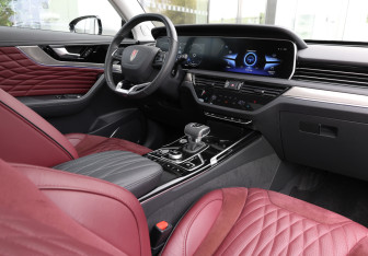 Подержанный автомобиль Hongqi HS5 2024 года (10 фото)