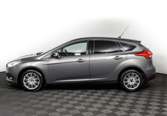 Подержанный автомобиль Ford Focus Hatchback 2015 года (3 фото)