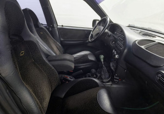 Подержанный автомобиль Chevrolet Niva 2005 года (9 фото)