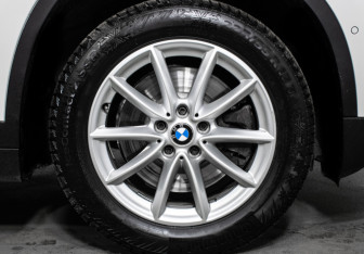 Подержанный автомобиль BMW X1 2019 года (15 фото)