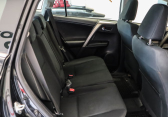 Подержанный автомобиль Toyota RAV4 2012 года (11 фото)