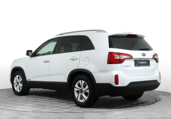 Подержанный автомобиль Kia Sorento 2012 года (7 фото)