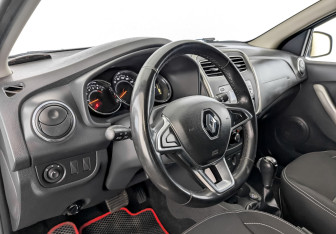 Подержанный автомобиль Renault Sandero 2021 года (16 фото)
