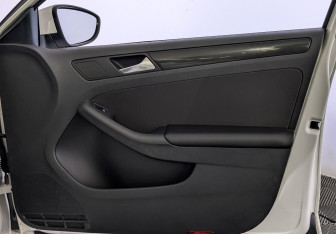 Подержанный автомобиль Volkswagen Jetta Sedan 2013 года (25 фото)