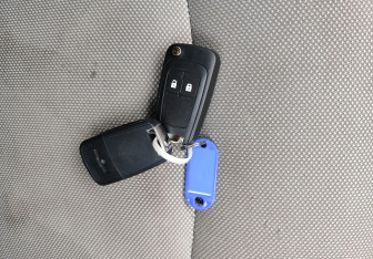 Подержанный автомобиль Chevrolet Cruze Wagon 2014 года (15 фото)