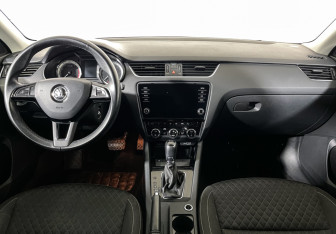 Подержанный автомобиль Skoda Octavia Liftback 2018 года (12 фото)