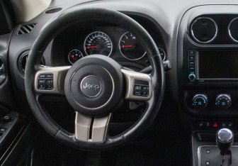 Подержанный автомобиль Jeep Compass 2012 года (14 фото)