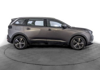 Подержанный автомобиль Peugeot 5008 Suv 2021 года (4 фото)