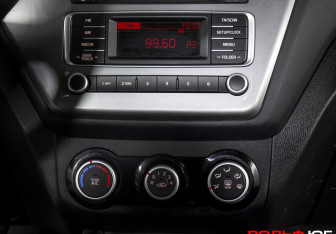 Подержанный автомобиль Kia Rio Sedan 2017 года (14 фото)