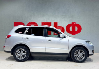 Подержанный автомобиль Hyundai Santa Fe 2010 года (3 фото)