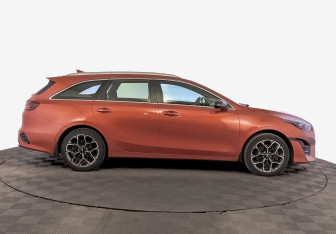 Подержанный автомобиль Kia Ceed Wagon 2021 года (4 фото)