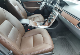 Подержанный автомобиль Volvo XC70 2016 года (9 фото)