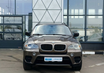 Подержанный автомобиль BMW X5 2010 года (2 фото)