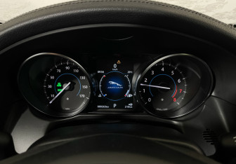 Подержанный автомобиль Jaguar XF Sedan 2018 года (11 фото)