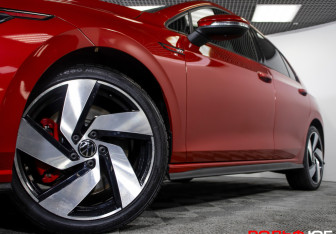 Подержанный автомобиль Volkswagen Golf GTI Hatchback 2021 года (28 фото)