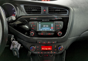 Подержанный автомобиль Kia Ceed Hatchback 2014 года (23 фото)