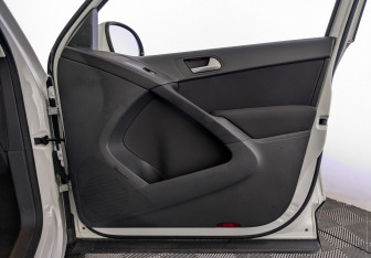 Подержанный автомобиль Volkswagen Tiguan 2014 года (24 фото)