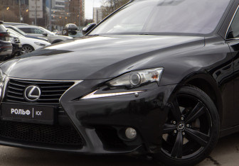 Подержанный автомобиль Lexus IS Sedan 2014 года (20 фото)