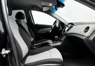 Подержанный автомобиль Chevrolet Cruze Sedan 2012 года (10 фото)