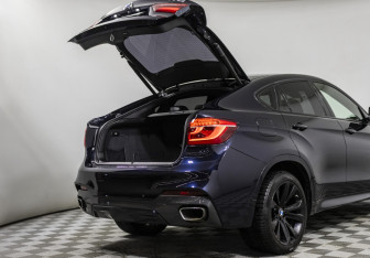 Подержанный автомобиль BMW X6 2017 года (19 фото)