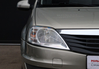 Подержанный автомобиль Renault Logan Sedan 2011 года (15 фото)