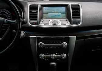Подержанный автомобиль Nissan Teana 2011 года (11 фото)