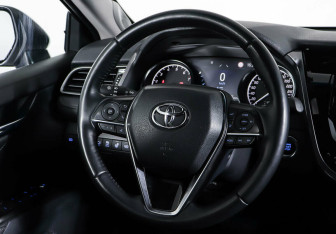 Подержанный автомобиль Toyota Camry Sedan 2021 года (12 фото)