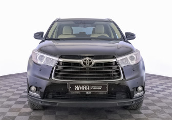Подержанный автомобиль Toyota Highlander 2015 года (2 фото)