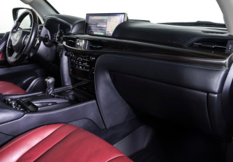Подержанный автомобиль Lexus LX 2016 года (12 фото)