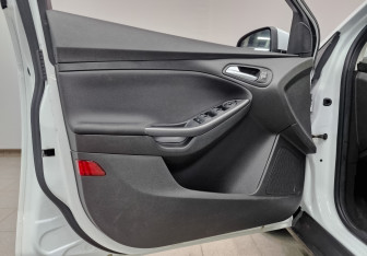 Подержанный автомобиль Ford Focus Hatchback 2018 года (19 фото)