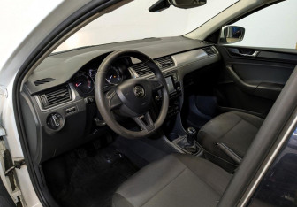 Подержанный автомобиль Skoda Rapid Liftback 2019 года (16 фото)