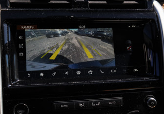Подержанный автомобиль Land Rover Discovery 2018 года (27 фото)