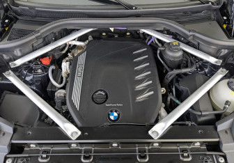 Подержанный автомобиль BMW X5 2022 года (9 фото)