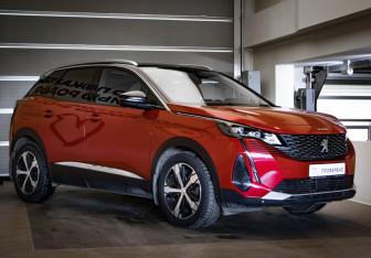Подержанный автомобиль Peugeot 3008 2021 года (3 фото)