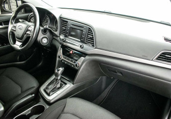 Подержанный автомобиль Hyundai Elantra Sedan 2018 года (5 фото)
