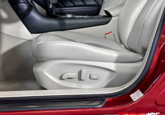 Подержанный автомобиль Infiniti Q50 2015 года (17 фото)