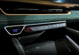 Подержанный автомобиль Geely Monjaro 2023 года (27 фото)