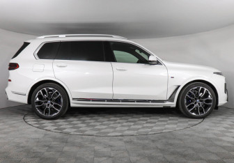 Новый BMW X7 2025 (6 фото)