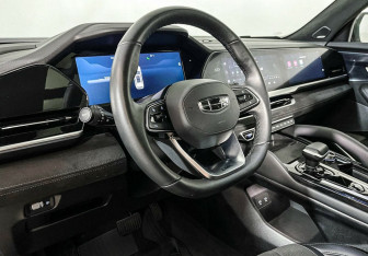 Подержанный автомобиль Geely Monjaro 2024 года (11 фото)