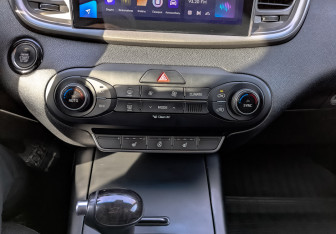 Подержанный автомобиль Kia Sorento 2017 года (26 фото)