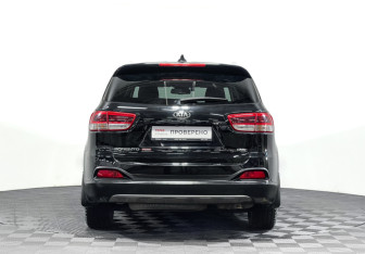 Подержанный автомобиль Kia Sorento 2016 года (6 фото)