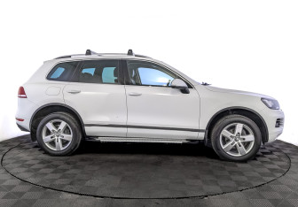 Подержанный автомобиль Volkswagen Touareg 2013 года (4 фото)