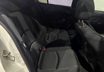 Подержанный автомобиль Mazda 3 Sedan 2014 года (10 фото)