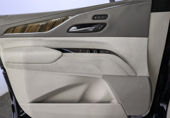 Подержанный автомобиль Cadillac Escalade Suv 2021 года (19 фото)