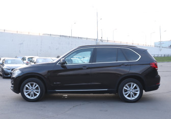 Подержанный автомобиль BMW X5 2014 года (8 фото)