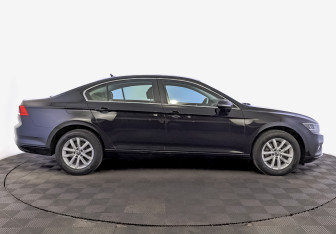 Подержанный автомобиль Volkswagen Passat Sedan 2021 года (4 фото)