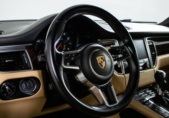 Подержанный автомобиль Porsche Macan 2017 года (13 фото)