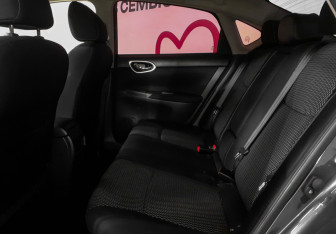 Подержанный автомобиль Nissan Sentra Sedan 2015 года (8 фото)