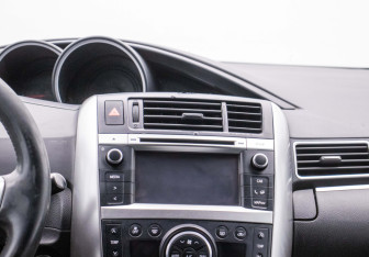 Подержанный автомобиль Toyota Verso 2013 года (14 фото)
