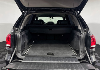 Подержанный автомобиль BMW X5 2015 года (9 фото)